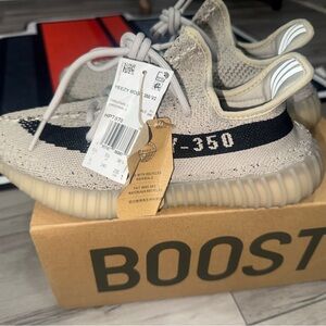 Adidas Yeezy Boost 350 V2 Size 6 - Cream and Black